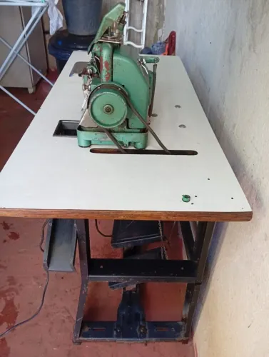 Vende-se esa máquina de costura 300 reais