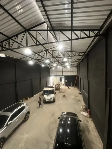 Galpão para alugar na Penha de França de 360 m, vão livre, piso usinado, Trifásica e entra