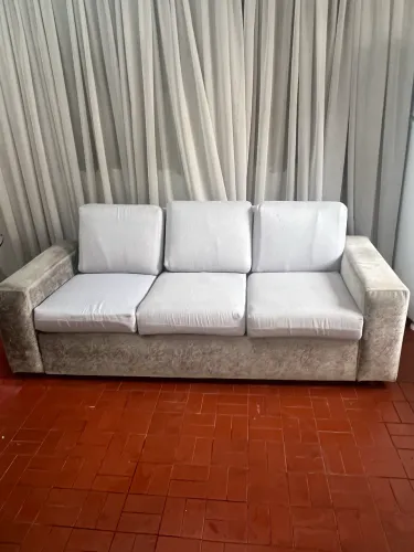Vende-se sofá de 3 lugares chamar no WhatsApp *