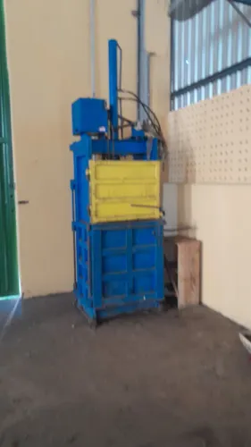 Vendo prensa de reciclagem