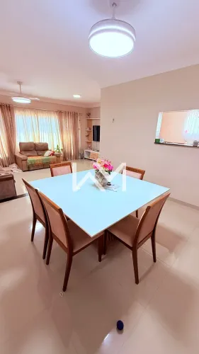 Casa à venda com Piscina na Vila Galvão - 3 Dormitórios - 1 Suíte - Churrasqueira