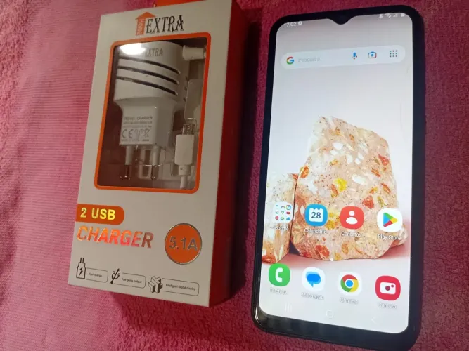 Samsung A03 core em perfeito estado, vai com carregador...
