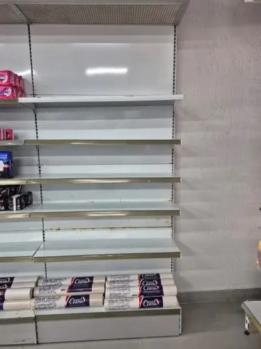 Gôndolas de parede - 14 modulos disponíveis
