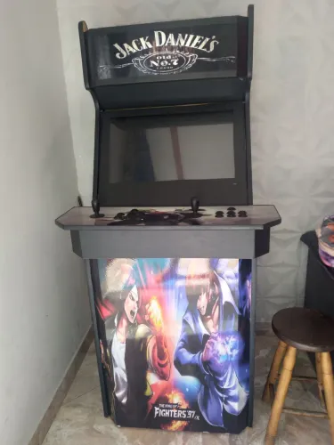 Máquina de jogos antigos e TV