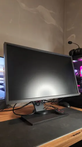 Monitor BENQ ZOWIE XL2546 240hz Completo