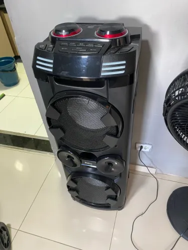Caixa de som Philco 1800W entrada USB Bluetooth e entrada para microfone