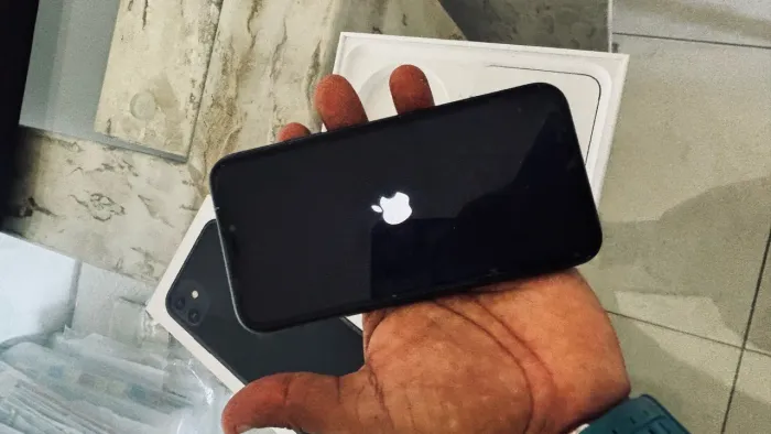 iPhone 11 64gb na caixa original com várias capas