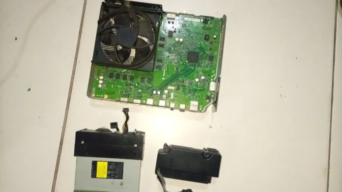 Peças de Xbox one s fonte placa hd 400 reais 