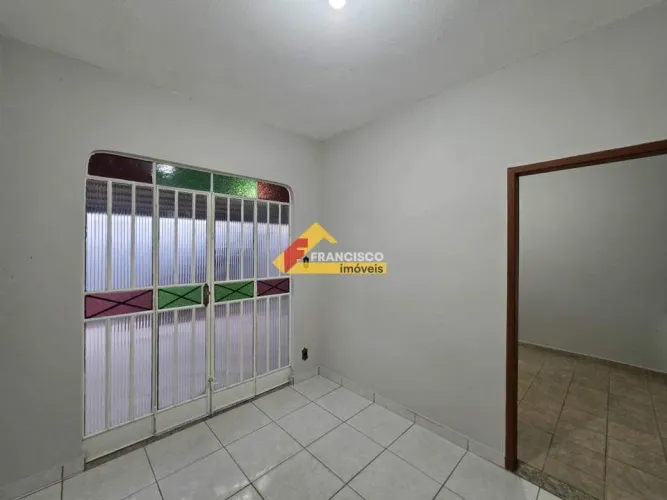 Casa à venda, 3 quartos, 1 suíte, 3 vagas, Santa Rosa - Divinópolis/MG