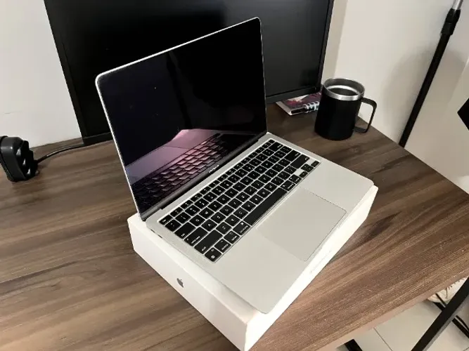 MacBook Air M1 (2020) com 8GB de RAM e 256GB de SSD