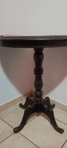 DOAÇÃO. Mesa pequena redonda para reforma