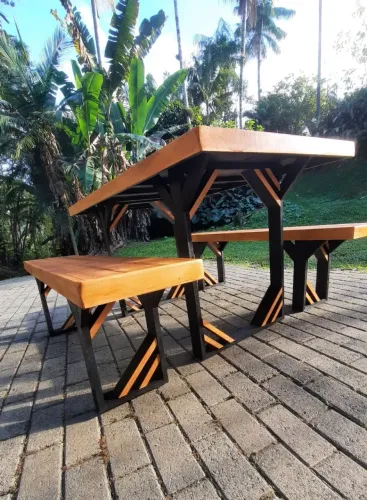 Mesa cim bancos Madeira Maciça.