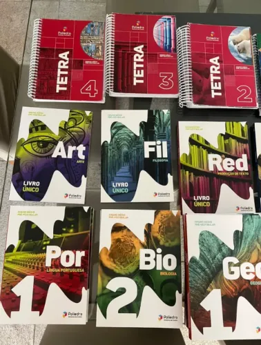 Coleção Enem/Pré-Vestibular Livro Didático Poliedro 2023 Seminovo/Novo