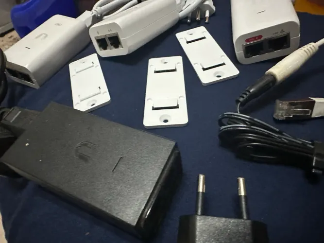 Kit Fontes PoE Ubiquiti + Acessórios / Suportes - Excelente Estado