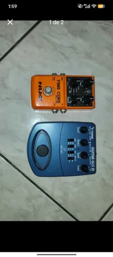 PEDAIS DE GUITARA , UM DELAY E UM SIMULADOR DE AMPS