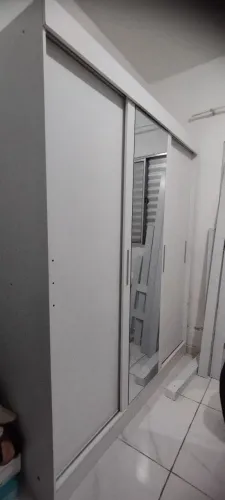 Guarda roupa 3 portas com espelho
