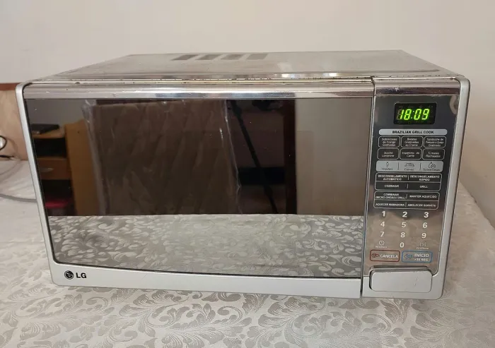 Micro-ondas LG com Função Grill 30 Litros Funcionamento Perfeito