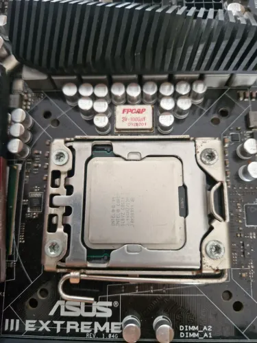 Placa mãe  Asus Rampage III Extrme +i7 para reparo 