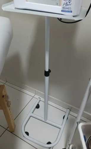 Mesa Auxiliar Altura Regulável