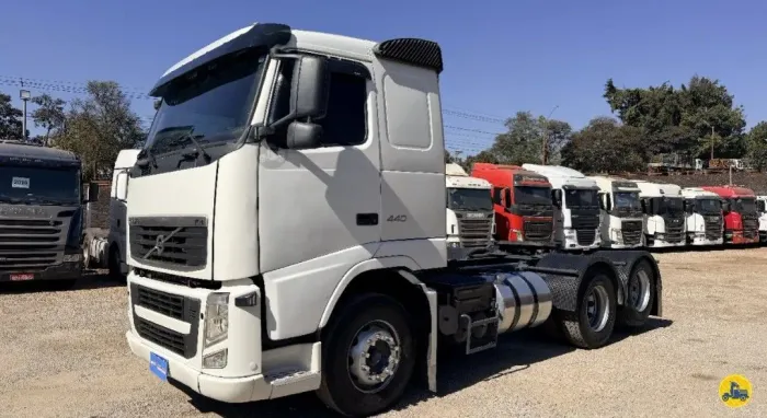 VOLVO FH-440 6X2 2011/2011<br>TETO BAIXO<br>MANUAL