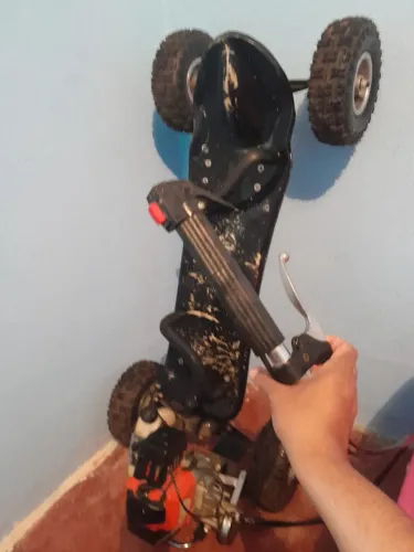 Skate motorizado caverboard
