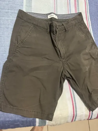 Bermuda Hering verde tamanho 40 sem marcas de uso