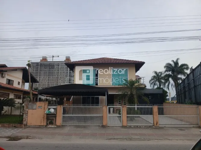 Casa Comercial no bairro Centro - Biguaçu