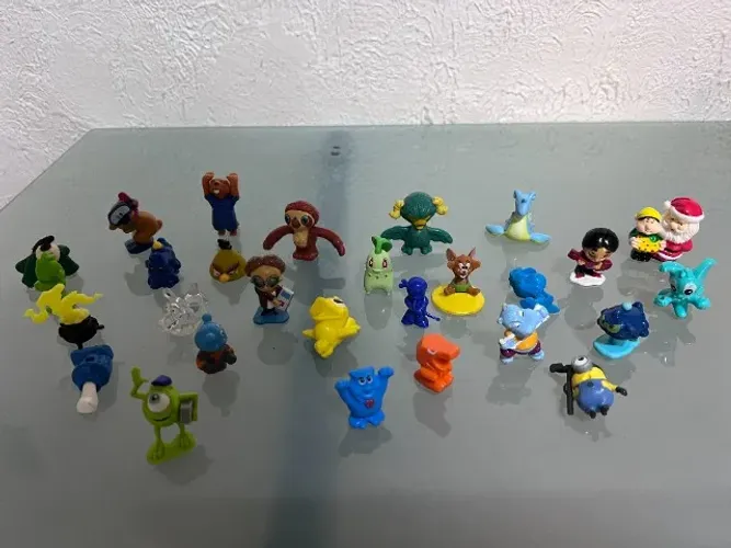 Lote com 28 bonecos miniaturas colecionaveis