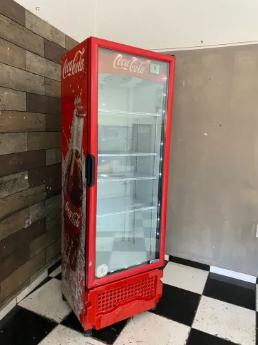 Expositora de bebidas porta de vidro grande entrega grátis