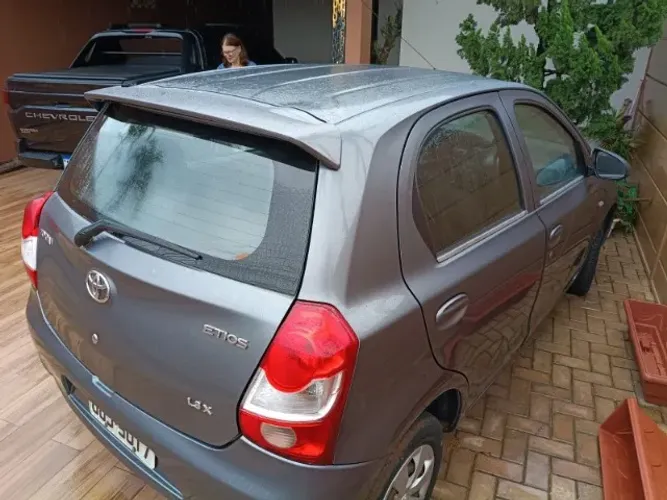 Toyota Etios X 1.3 Flex 16V 5P Mec. 2015