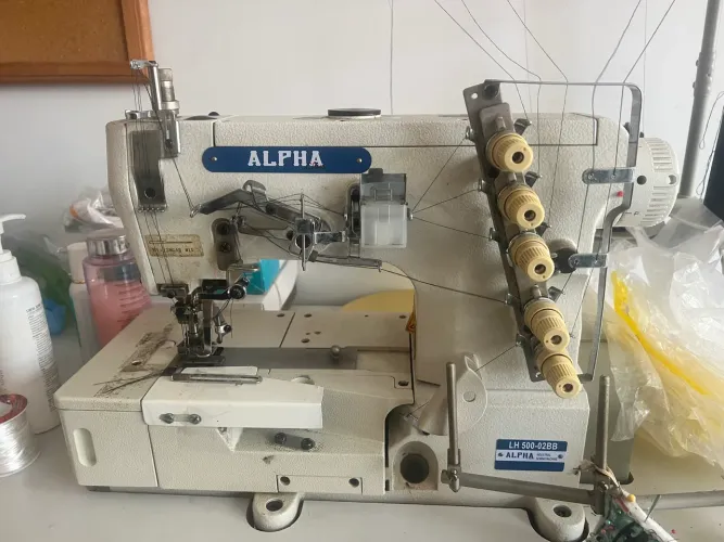 Máquina industrial galoneira, base plana marca ALPHA