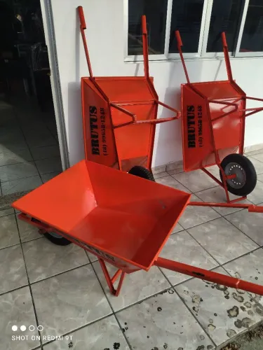 Carrinho de Mão Brutus, Super Resistente, Reforçado Feito todo na Solda sem Parafusos