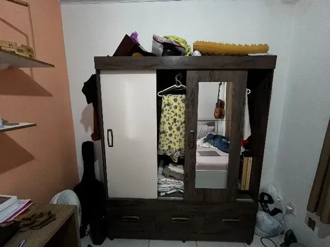 ESTOU DOANDO ESTE GUARDA-ROUPA