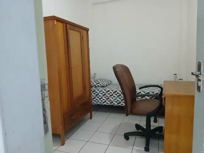 Quartos mobiliados para Homens , com vaga para motos