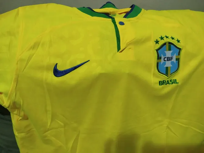 Vendo camisas do Brasil tamanhos ( P, M, G )