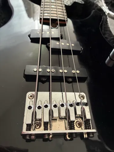 Baixo Yamaha TRBX174 regulado + case | Seminovo 