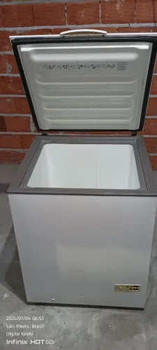 Freezer horizontal de uma porta