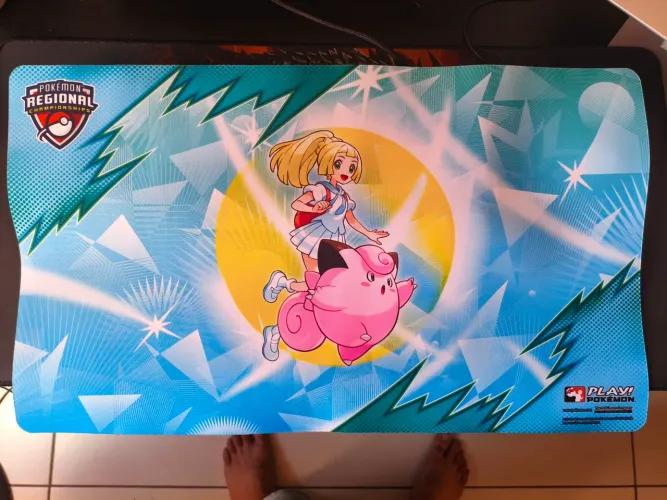 Playmat Lilian e Clefaire - Exclusivo Regional Fortaleza (Nunca usado)