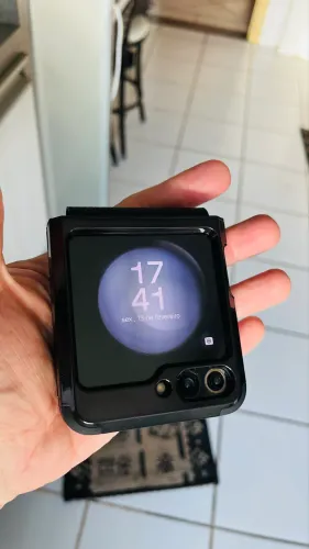 Samsung Galaxy Z Flip 5 - Ótima Oportunidade