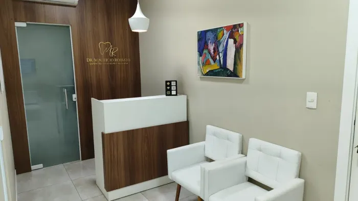 VENDE-SE CONSULTÓRIO ODONTOLÓGICO MONTADO - CENTRO DE ITAJAÍ/SC