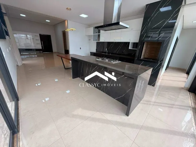 Casa térrea em condomínio fechado com 3 suítes em Uberlândia - Bairro Laranjeiras, 210 m²,
