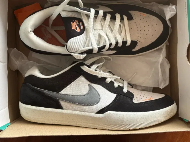 TÊNIS NIKE SB FORCE 58 - BRANCO E PRETO - TAM 42