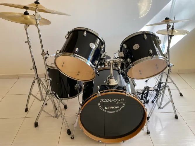 Bateria X-Pro Stage Completa c/ Pedal Duplo e Pratos