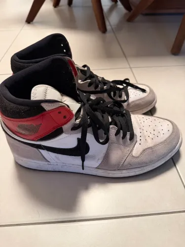 Air Jordan 1 Smoke Grey