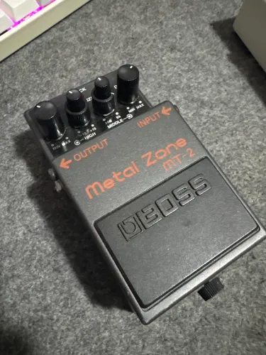 Pedal Metal Zone MT-2 BOSS para Guitarra