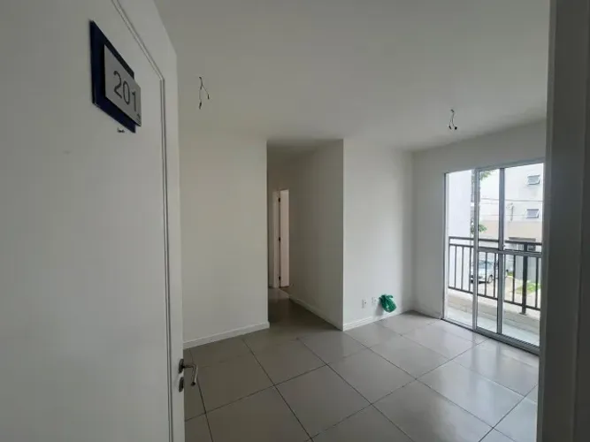 Apartamento 2 Quartos, Varanda e Vaga - Excelente Localização na Taquara