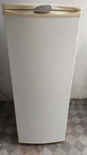 Geladeira Electrolux R250 Entrego