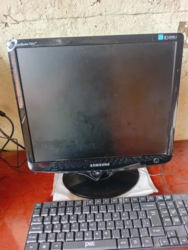 Monitor Samsung 17 polegadas com defeito