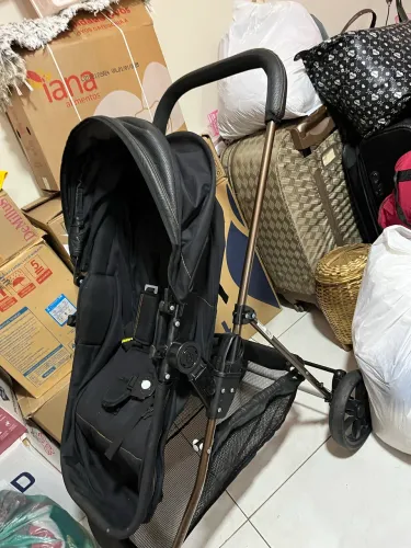 Carrinho de bebê com bebê conforto Napoli GALZERANO