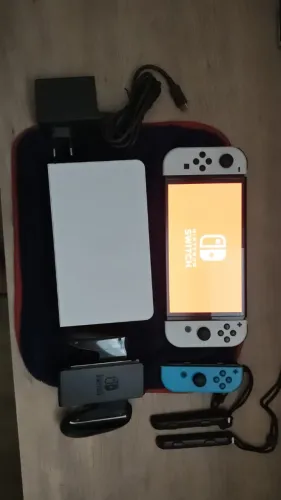 Nintendo Switch OLED Branco + 3 Joy-Cons + Cartão 128GB (Impecável)